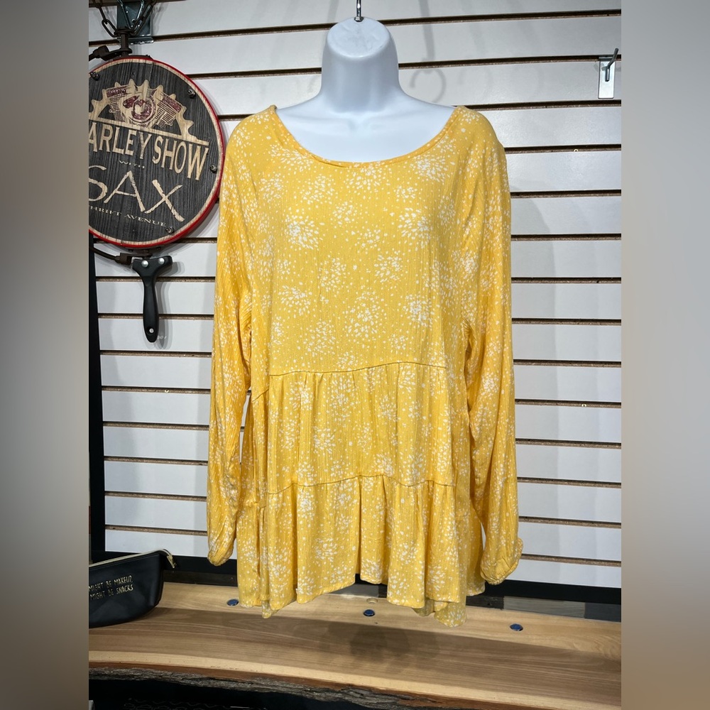 Daytrip blouse 20” p2p - Picture 2 of 8
